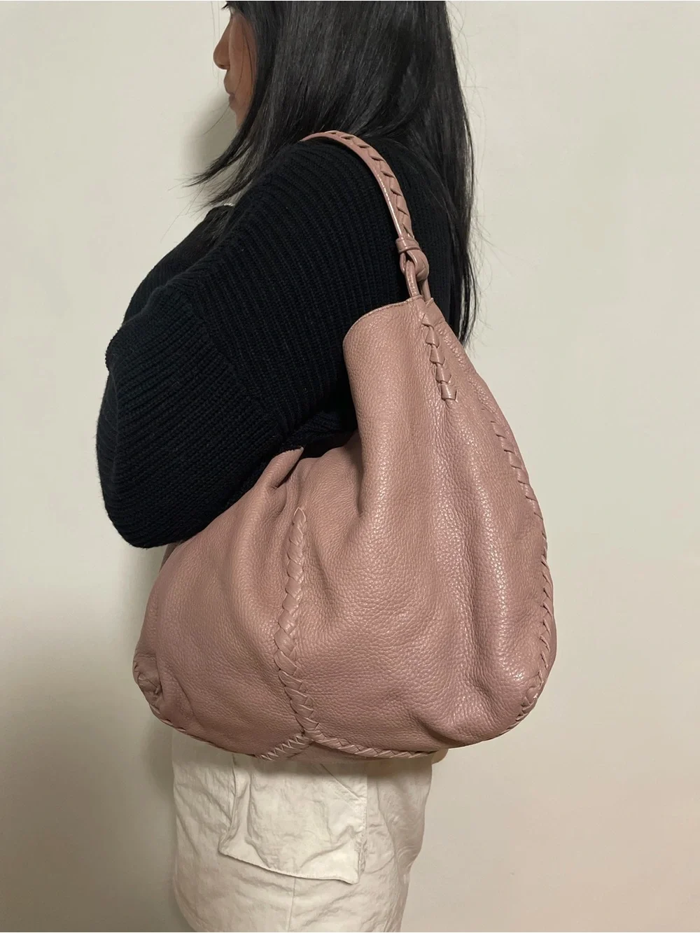 Bottega veneta Women's Leather Hobo Bag in Dusty Rose - Picture 1 of 9